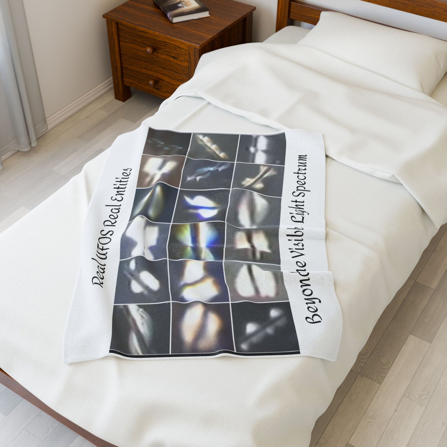 Velveteen Plush Blanket with UFO Design - Cozy Throw for Stargazers, Home Décor, Gift for UFO Lovers, Sci-Fi Collectible, Blanket for [...]
