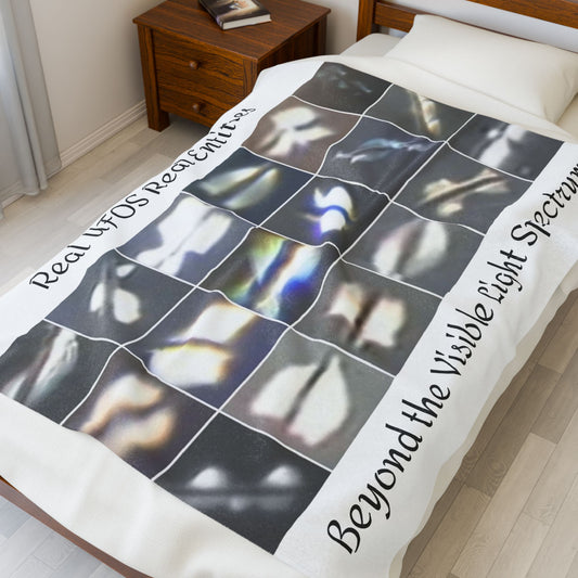 Velveteen Plush Blanket with UFO Design - Cozy Throw for Stargazers, Home Décor, Gift for UFO Lovers, Sci-Fi Collectible, Blanket for [...]